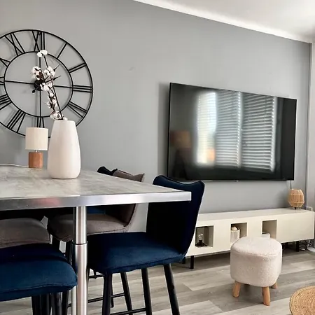 Πανσιόν L'alize, Charmante Maison Avec Balcon Et Patio *